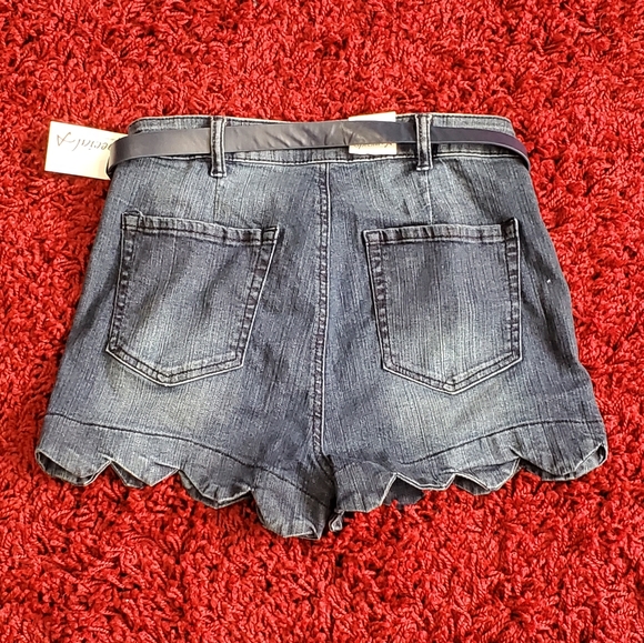 Fashion Nova Jean Shorts - Picture 3 of 3